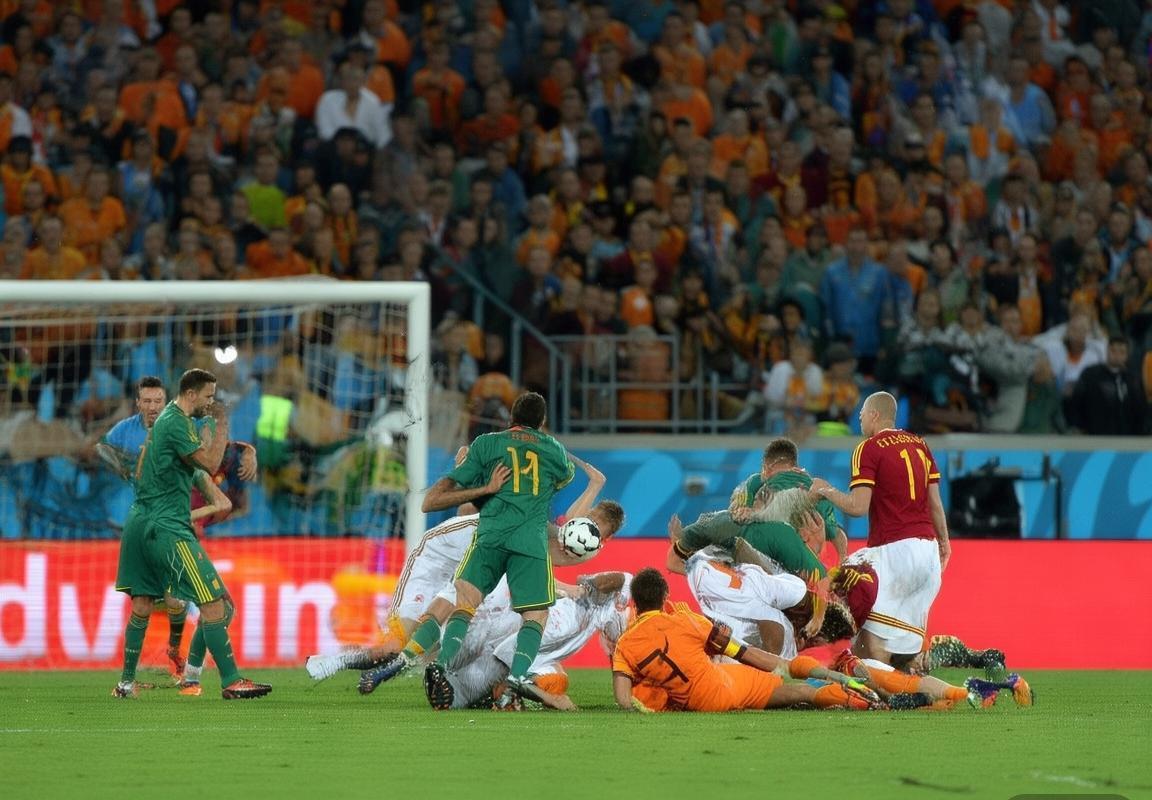 2014世界杯：西班牙1-5惨败荷兰，经典悲剧回顾(图3)