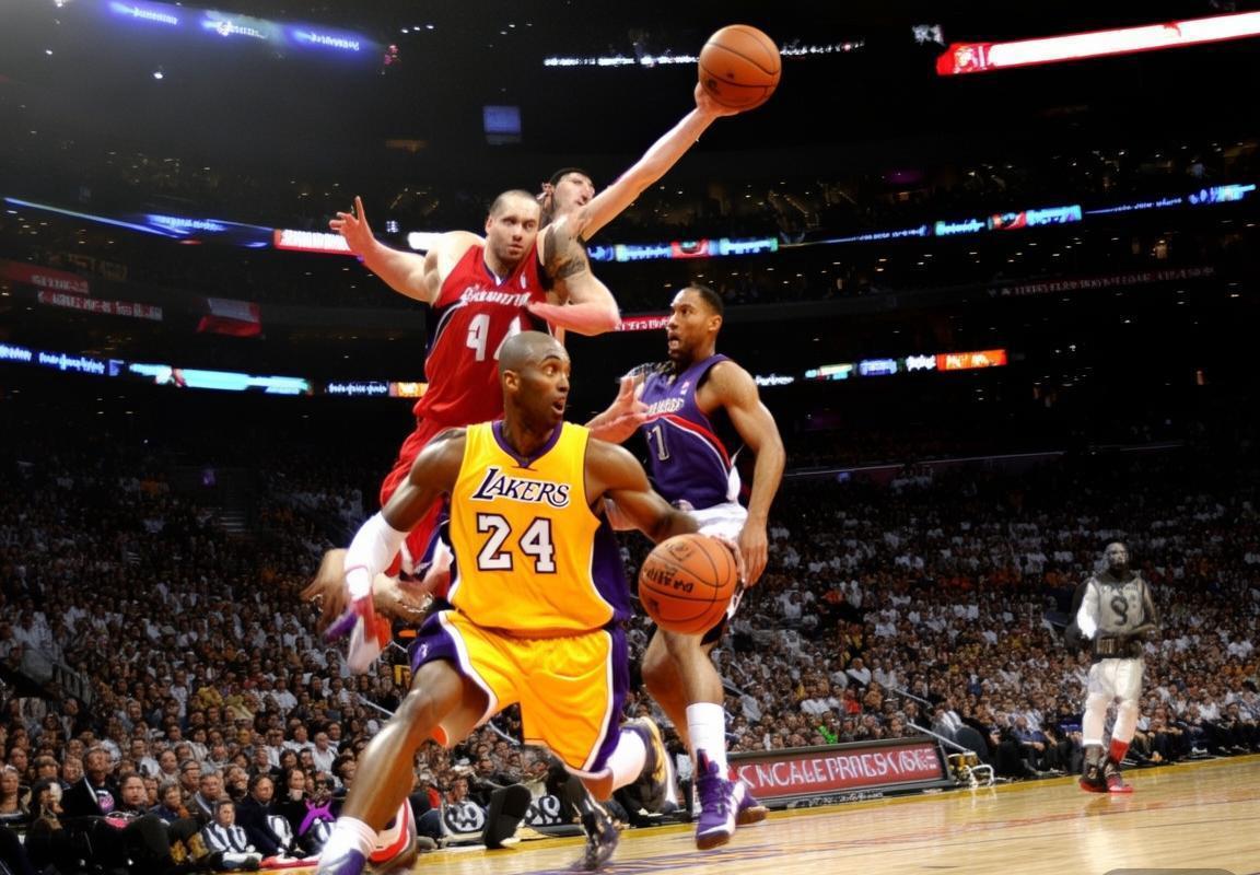 2010年NBA湖人雄鹿巅峰对决：科比戴维斯对飙经典战回顾(图3)